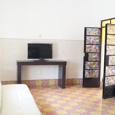 Casa De Los Soles B&B Hostal Тлакепаке Экстерьер фото